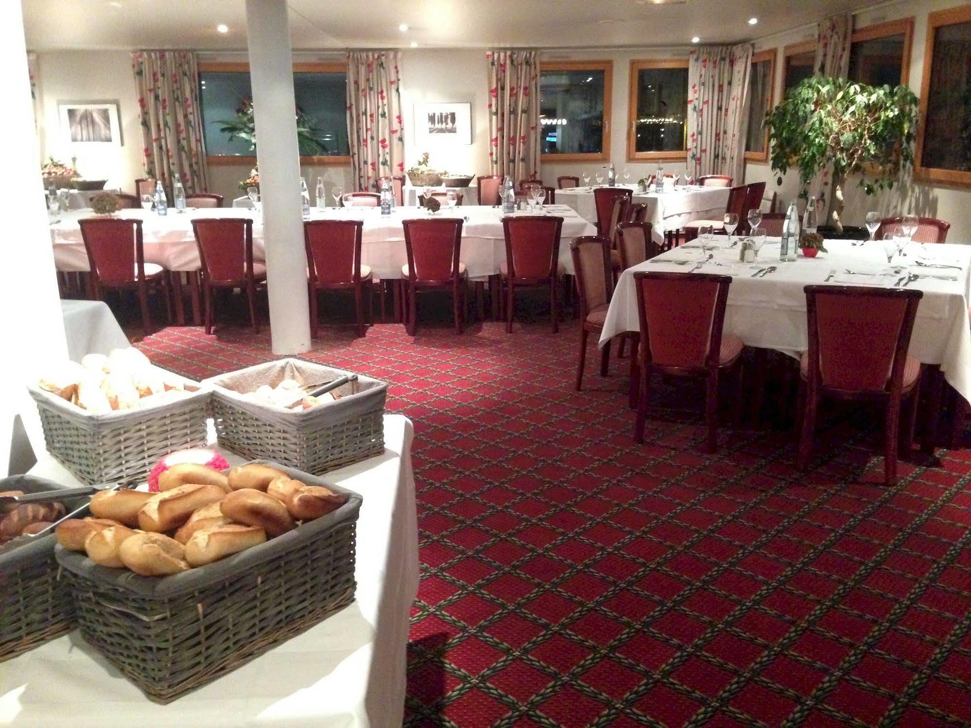 Hotel Antares & La Riviere-Saint-Sauveur