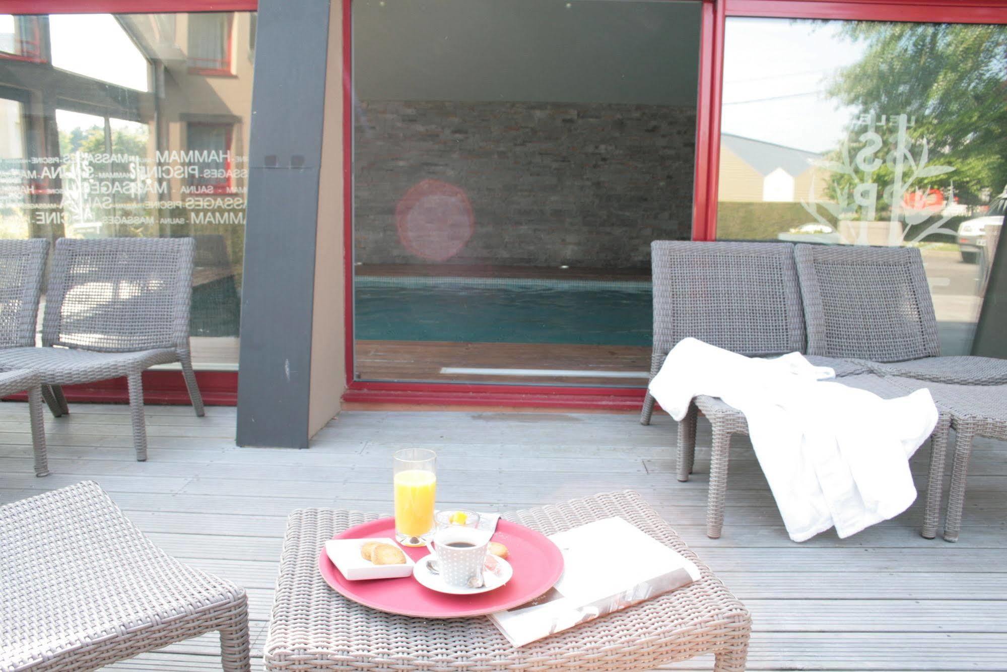 Antares & Hotel La Riviere-Saint-Sauveur